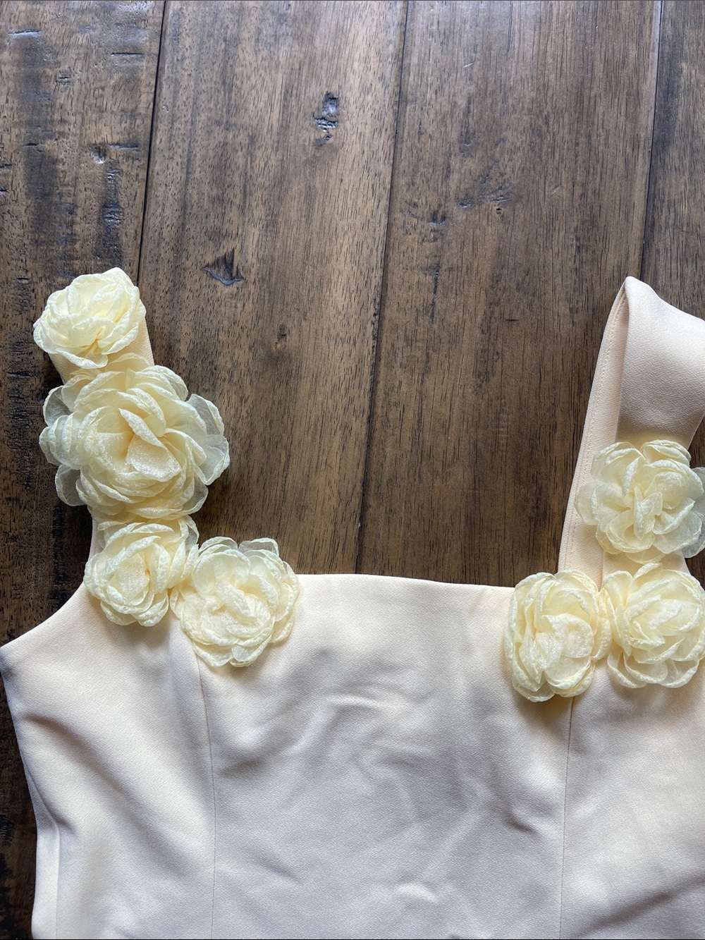 Elliatt Trompe Floral Sleeveless Minidress in Yellow - Picture 7 of 9